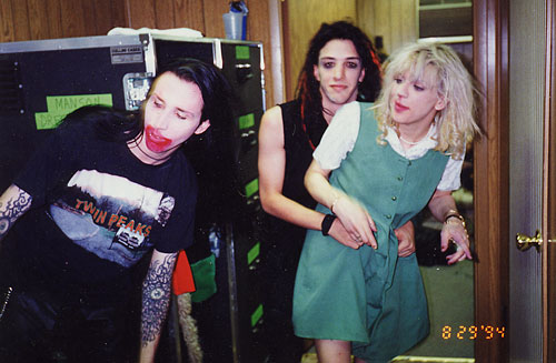 Courtney Love, Marilyn Manson og félagi sprella á Self Destruct túrnum. 